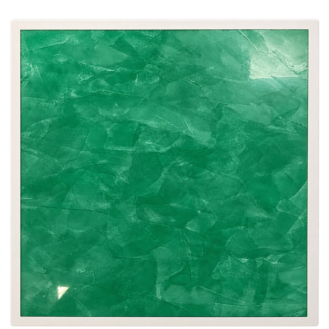 Panneau d’échantillon à la finition vert émeraude nuancée, effet stuc brillant, encadré d’une bordure blanche.